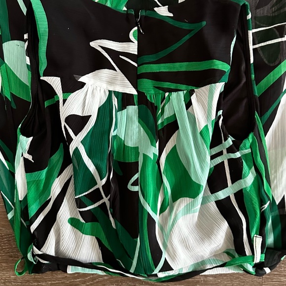 Calvin Klein Petite Surplice-Neck
Sleeveless a-Line Dress Fern size 4P Petite - Picture 9 of 10